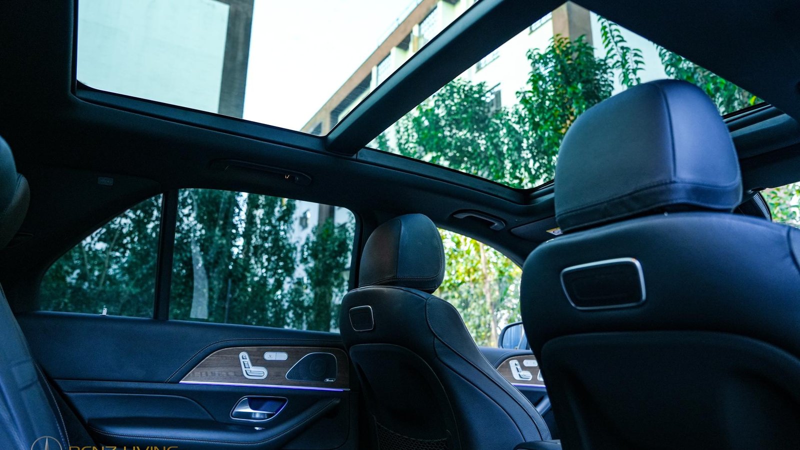 2020 GLE450 4MATIC (Diamond White Metallic)